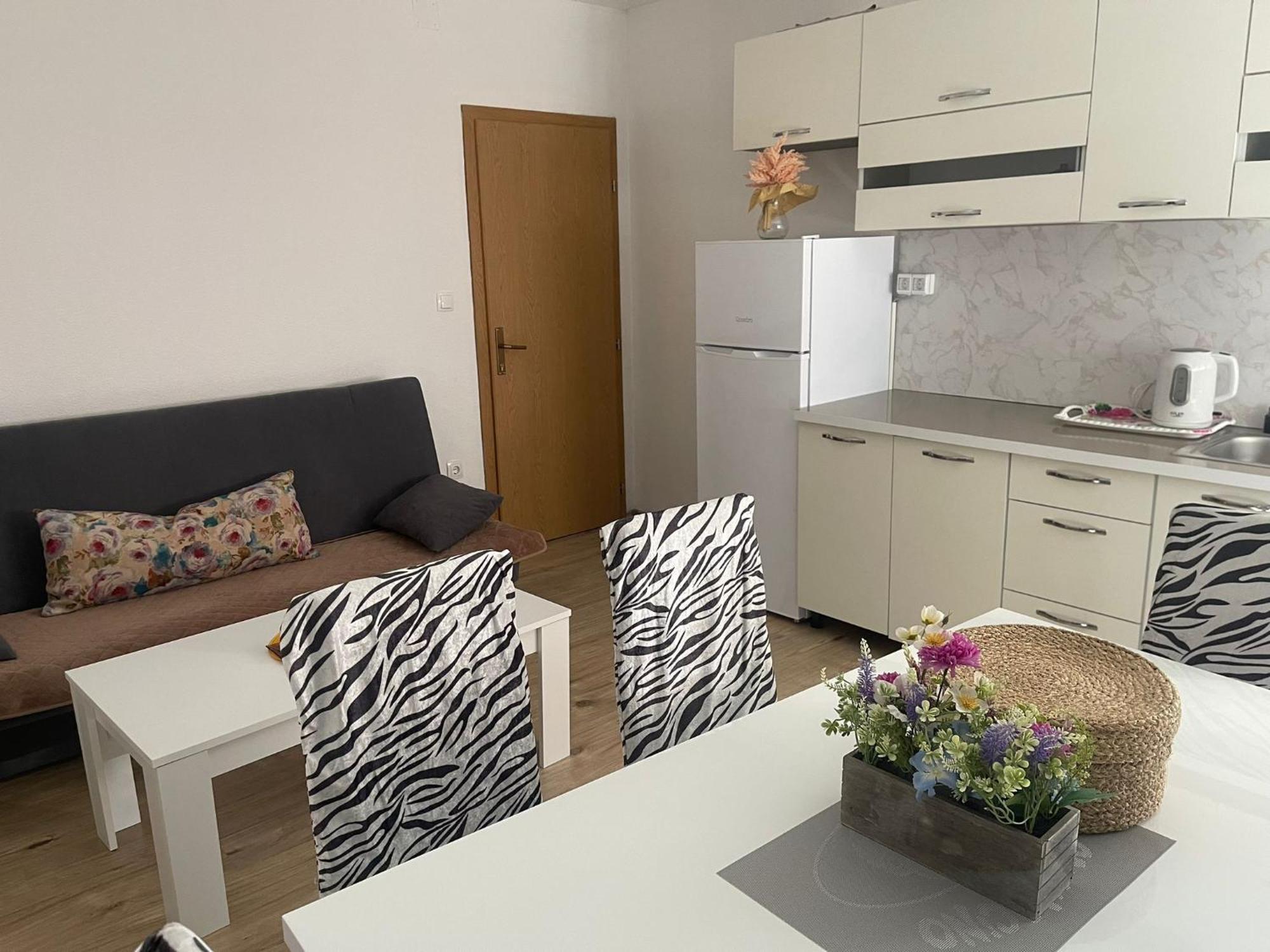Apartmani Zuti Неум Екстериор снимка