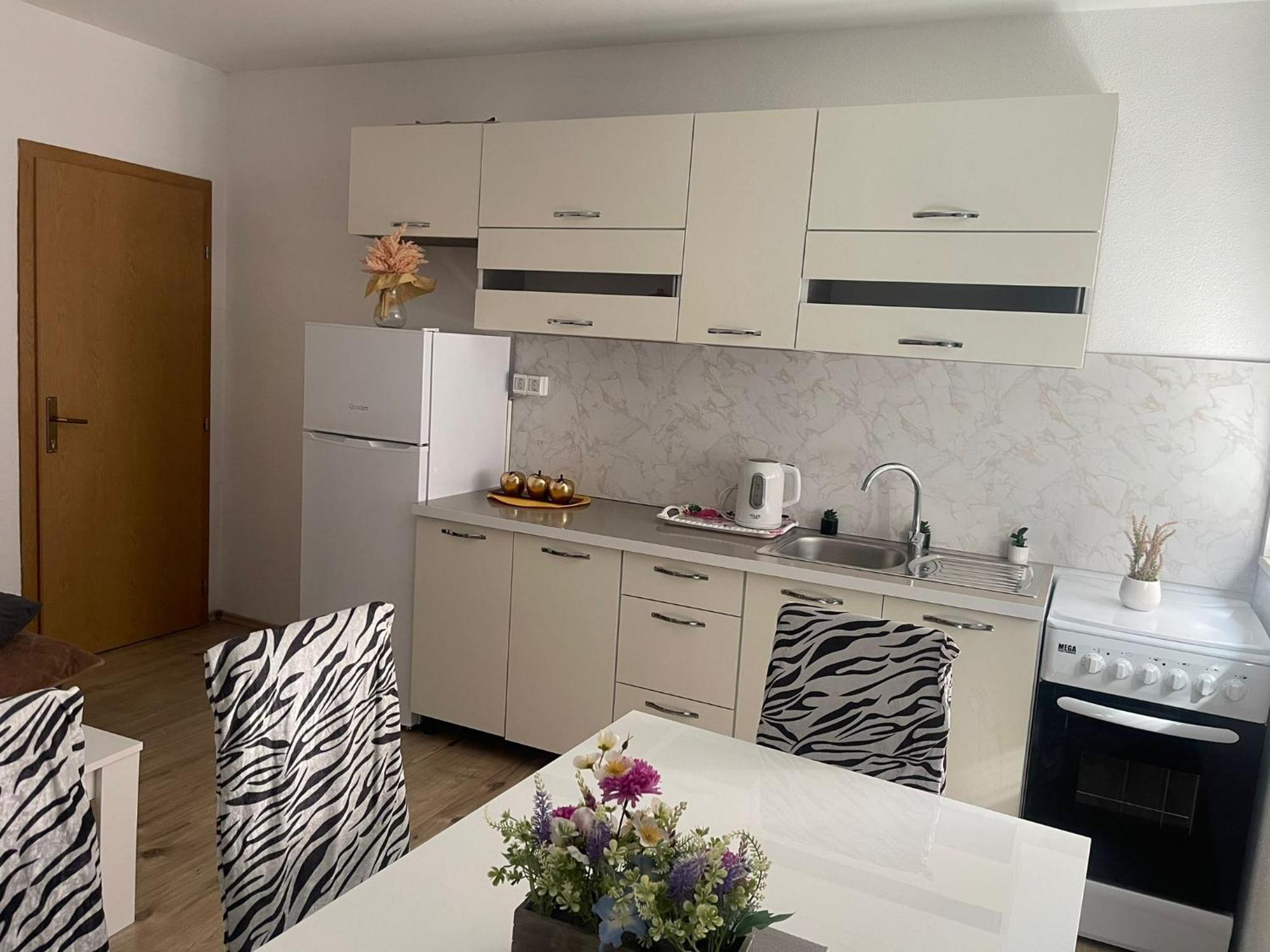 Apartmani Zuti Неум Екстериор снимка